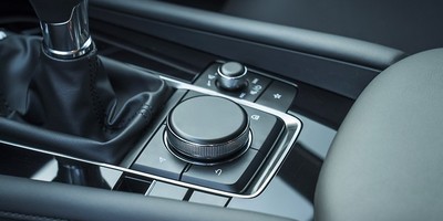 Mazda Connect управдяет мультимедиа
