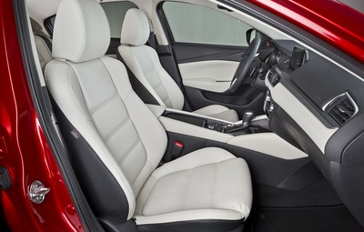 Салон Mazda6 отделан дорого и качественно