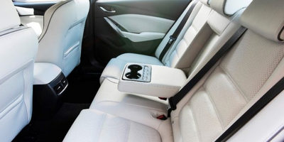 Интерьер Mazda6 в бизнес-стиле