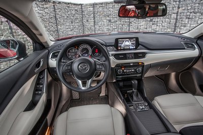 Интерьер Mazda6