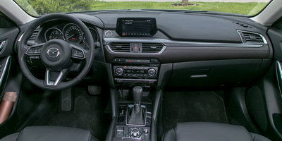Интерьер Mazda6