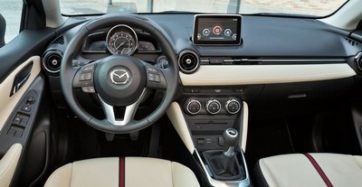 Интерьер Mazda2