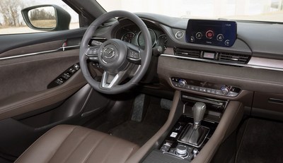 Коричневый интерьер Mazda6
