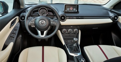 Передний ряд Mazda2